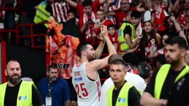 Ολυμπιακός:-Η-εντυπωσιακή-ατμόσφαιρα-στο-ΣΕΦ,-το-λάβαρο-για-την-4η-euroleague-και-η-αποθέωση-στον-Πίτερς