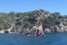 Τουρκία:-Τουριστικό-σκάφος-βυθίστηκε-στη-Μαρμαρίδα-–-148-επιβάτες-βούτηξαν-στη-θάλασσα-για-να-σωθούν
