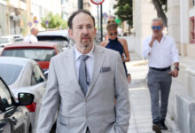 Γιάννης-Παπαμιχαήλ:-Η-φωτογραφία-με-τον-Αιμίλιο-Βουγιουκλάκη-μέσα-από-το-νοσοκομείο-–-«Είμαστε-γεροί»