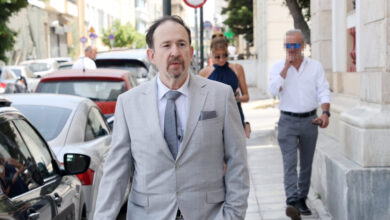 Γιάννης-Παπαμιχαήλ:-Η-φωτογραφία-με-τον-Αιμίλιο-Βουγιουκλάκη-μέσα-από-το-νοσοκομείο-–-«Είμαστε-γεροί»