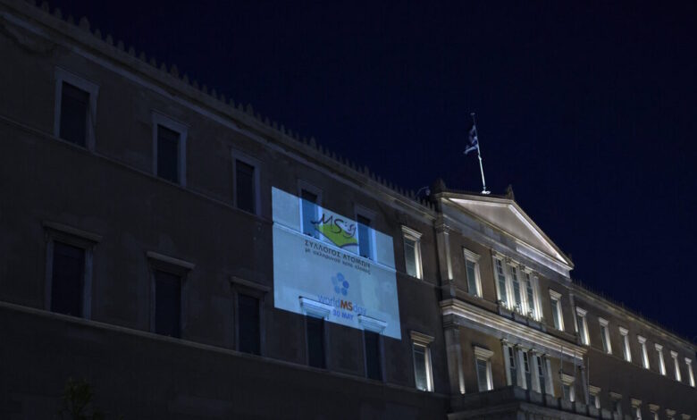 Φωταγωγήθηκε-η-Βουλή-για-την-παγκόσμια-ημέρα-σκλήρυνσης-κατά-πλάκας