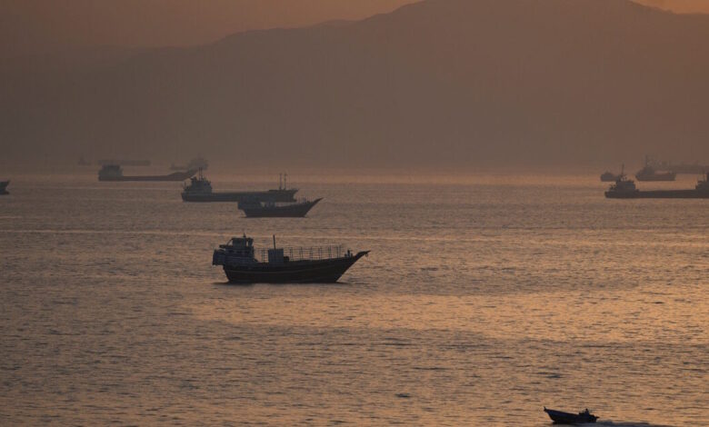 ΗΠΑ-και-Ιράν-«ακονίζουν-τα-νύχια-τους»-μετά-το-νέο-διπλωματικό-ναυάγιο-–-«Πυρετός»-για-τον-έλεγχο-των-Στενών-του-Ορμούζ