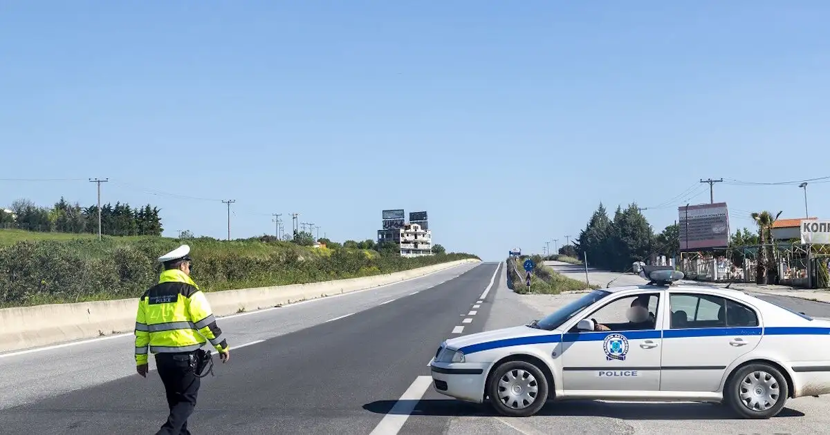 Οδηγός-στην-Κρήτη-προσπέρασε-8-αυτοκίνητα-στο-αντίθετο-ρεύμα-–-Το-βίντεο-που-εξοργίζει