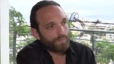 Μάρκος-Παπαδοκωνσταντάκης:-«Χαίρομαι-πολύ-που-μεγάλωσα-με-γυναίκες,-έμαθα-να-μην-είμαι-και-τόσο-άντρας»