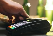 Φοροδιαφυγή:-Στο-μικροσκόπιο-της-ΑΑΔΕ-τα-pos-και-η-διασύνδεση-με-τις-ταμειακές-μηχανές