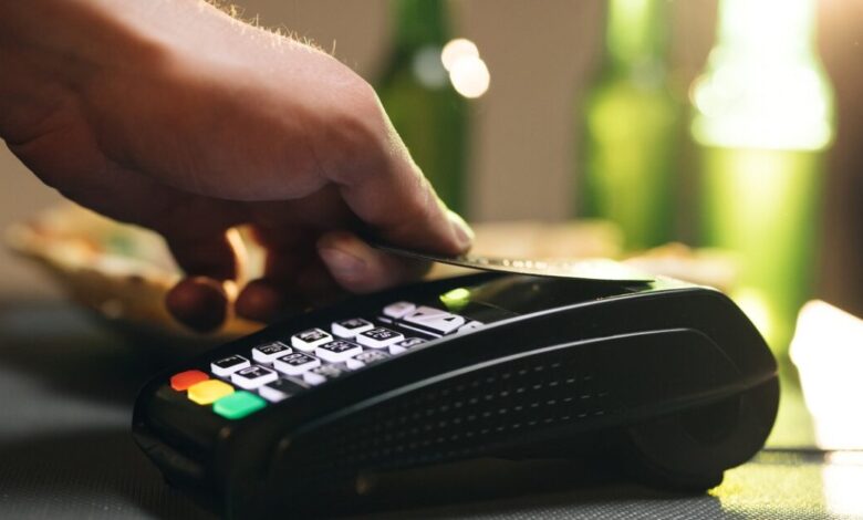 Φοροδιαφυγή:-Στο-μικροσκόπιο-της-ΑΑΔΕ-τα-pos-και-η-διασύνδεση-με-τις-ταμειακές-μηχανές
