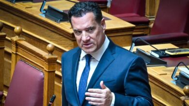 Άδωνις-Γεωργιάδης:-Απαντά-σε-πολιτευτή-του-ΠΑΣΟΚ-για-την-αναμονή-στο-Αττικόν-και-τα-ράντζα-–-«Αφήνουμε-τους-λαϊκιστές-να-εξευτελίζονται»
