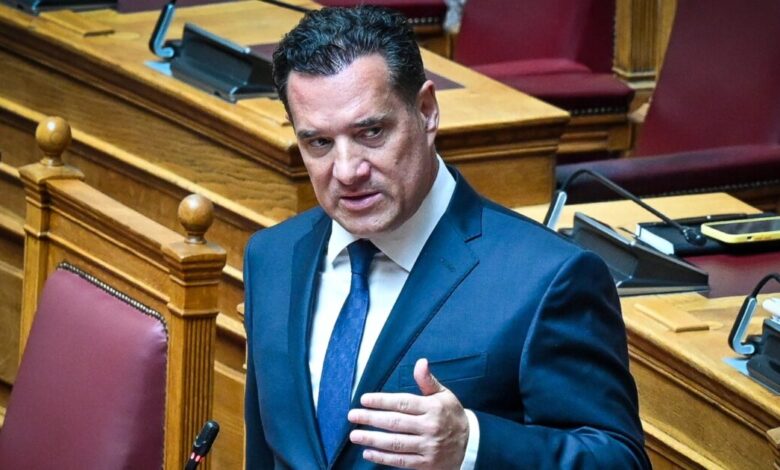 Άδωνις-Γεωργιάδης:-Απαντά-σε-πολιτευτή-του-ΠΑΣΟΚ-για-την-αναμονή-στο-Αττικόν-και-τα-ράντζα-–-«Αφήνουμε-τους-λαϊκιστές-να-εξευτελίζονται»
