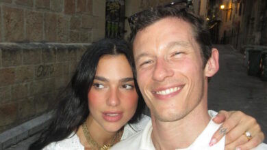 Η-dua-lipa-και-ο-callum-turner-παντρεύτηκαν-«κρυφά»-στο-Λονδίνο-–-Η-εντυπωσιακή-εμφάνιση-της-τραγουδίστριας-με-δημιουργία-schiaparelli