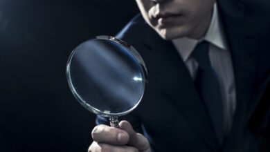 Βρετανία:-Εργοδότες-προσλαμβάνουν-ιδιωτικούς-ντετέκτιβ-για-να-«ξετρυπώσουν»-τους-υπαλλήλους-που-κλέβουν-εταιρείες-ή-δηλώνουν-ψευδώς-«άρρωστοι»