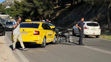 Τροχαίο-στην-Πεντέλη:-Οδηγός-ταξί-έχασε-τον-έλεγχο-και-χτύπησε-σε-2-αυτοκίνητα