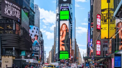 h-Ανδρομάχη-σε-billboard-της-time-square-με-το-τραγούδι-«Σούσουρο»