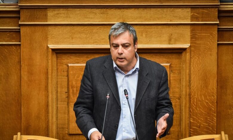 Βερναρδάκης-κατά-Τσίπρα:-Η-ΕΛΑΣ-παραπέμπει-σε-συνέδριο-προοδευτικών-επαγγελματικών-ελίτ-παρά-σε-κοινωνική-συμμαχία