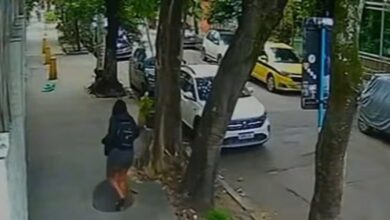 Βραζιλία:-Η-στιγμή-που-καπάκι-υπονόμου-αναποδογυρίζει,-κλείνει-και-εγκλωβίζει-γυναίκα-σε-φρεάτιο
