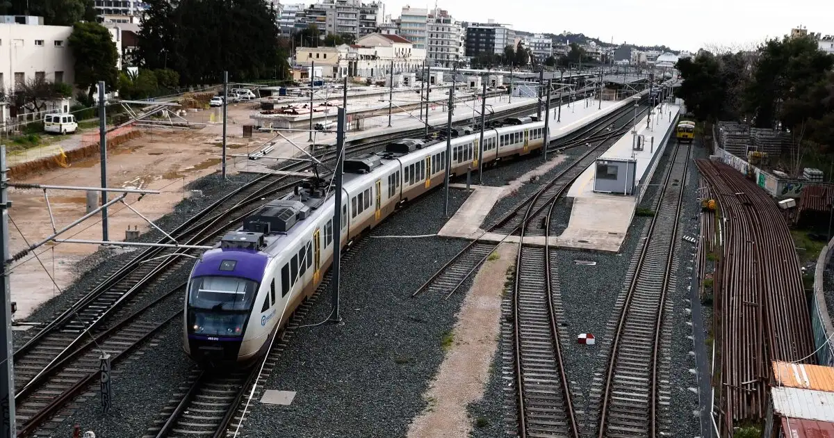 Φωτιά-στον-Ασπρόπυργο:-Διακοπή-στα-δρομολόγια-του-Προαστιακού