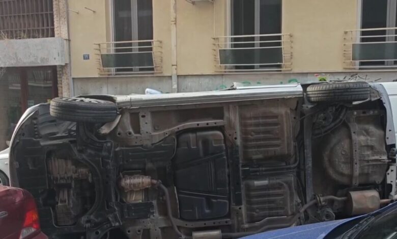 Πλατεία-Κολιάτσου:-Τούμπαρε-αυτοκίνητο-μετά-από-σφοδρή-σύγκρουση-–-Απεγκλωβίστηκε-ο-οδηγός