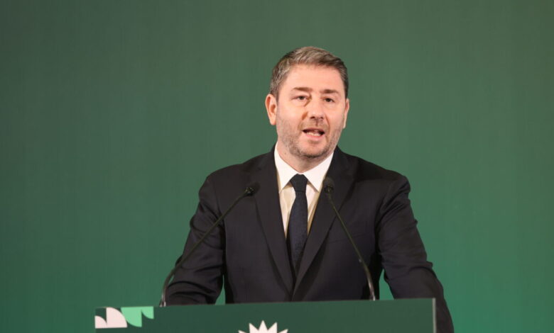 Το-ΠΑΣΟΚ-«φλερτάρει»-με-νέα-εσωκομματική-δίνη-μετά-την-απώλεια-της-δεύτερης-θέσης-στις-δημοσκοπήσεις