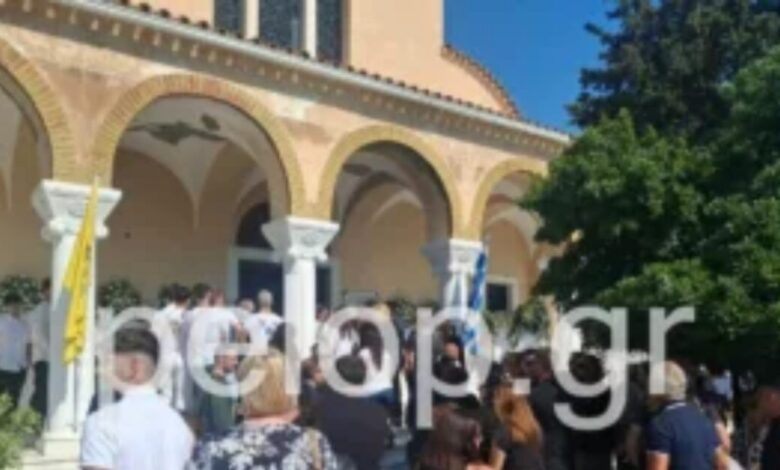 Πάτρα:-Το-σπαρακτικό-τελευταίο-«αντίο»-στον-Διονύση-και-τον-17χρονο-Ηλία-Κωνσταντίνο-που-έχασαν-τη-ζωή-τους-σε-τροχαίο