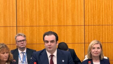 Πιερρακάκης:-Η-ρήτρα-διαφυγής-ευκαιρία-για-επενδύσεις-–-Διαχείριση-κονδυλίων-με-χειρουργική-ακρίβεια