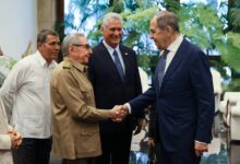 Λαβρόφ:-«Σύντροφε-Ραούλ,-χρόνια-πολλά»