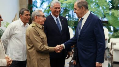 Λαβρόφ:-«Σύντροφε-Ραούλ,-χρόνια-πολλά»