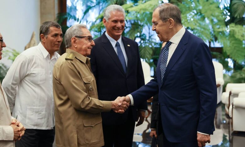 Λαβρόφ:-«Σύντροφε-Ραούλ,-χρόνια-πολλά»