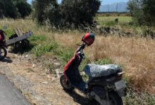 Τροχαίο-στη-Μεσαρά:-Μηχανάκι-«καρφώθηκε»-σε-καρότσα-που-έσερνε-σταματημένη-μοτοσικλέτα