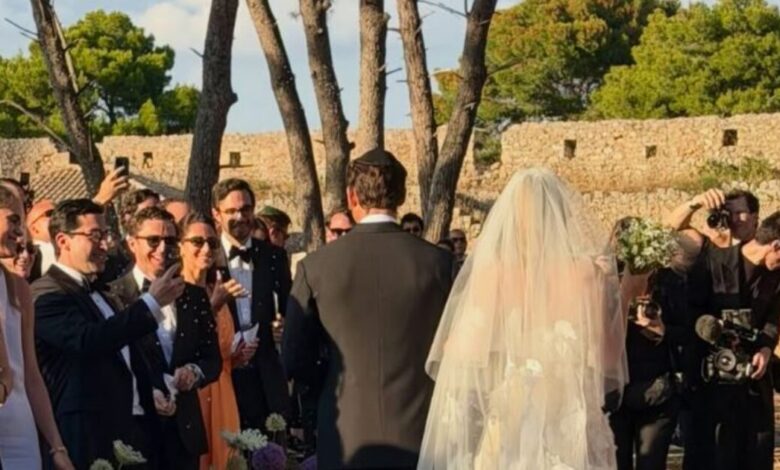 Αμαλία-Κωστοπούλου-–-Τζέικ-Μέντγουελ:-Οι-αδημοσίευτες-φωτογραφίες-από-τον-γάμο-τους-που-μοιράστηκε-η-αδερφή-της,-Αλεξάνδρα