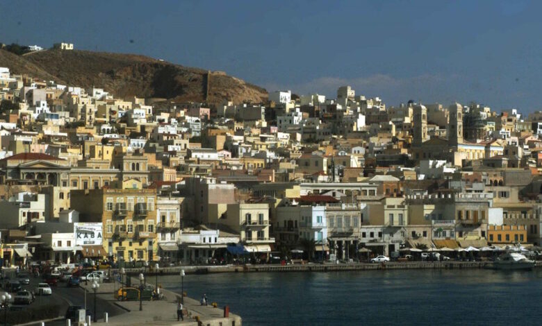 Σύρος:-Στη-φυλακή-γνωστός-τραγουδιστής-για-αποπλάνηση-ανήλικης-–-Η-πρώτη-αντίδραση-της-οικογένειας-της-14χρονης