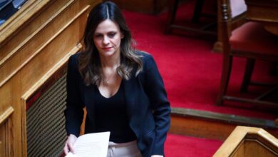 Η-Έφη-Αχτσιόγλου-παραιτήθηκε-από-βουλευτής-με-επιστολή-της-στον-Νικήτα-Κακλαμάνη