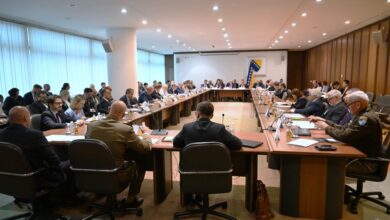 Ρήξη-ΗΠΑ-ΕΕ.:-Η-Ουάσιγκτον-απειλεί-να-αναθεωρήσει-τον-ρόλο-της-στη-Βοσνία