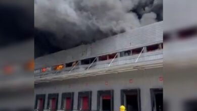 Βαρκελώνη:-Φωτιά-σε-εργοστάσιο-με-μηχανάκια-–-Πυκνοί-μαύροι-καπνοί-σκέπασαν-τον-ουρανό