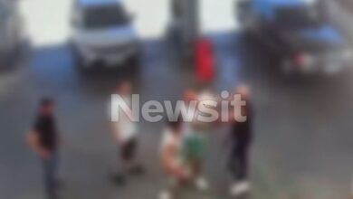 Ραφήνα:-Καρέ-καρέ-η-επίθεση-με-μαχαίρι-σε-υπάλληλο-και-πελάτη-σε-βενζινάδικο