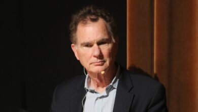Ο-Νίκος-Παπανδρέου-χόρεψε-κρητικό-συρτό-στην-grand-place-των-Βρυξελλών-και-έκλεψε-τις-εντυπώσεις