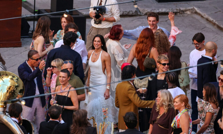 dua-lipa-και-callum-turner-στο-Παλέρμο-για-το-3ήμερο-wedding-party-τους:-Ο-ξέφρενος-χορός-και-τα-φιλιά,-δείτε-βίντεο-και-φωτογραφίες