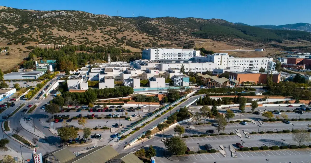Σοβαρό-τροχαίο-στη-Θεσσαλονίκη:-Λεωφορείο-παρέσυρε-24χρονη-–-Στο-νοσοκομείο-το-θύμα