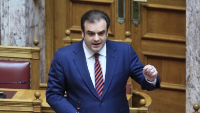Πιερρακάκης:-Στα-1.600-ευρώ-αυξάνεται-o-ακατάσχετος-λογαριασμός