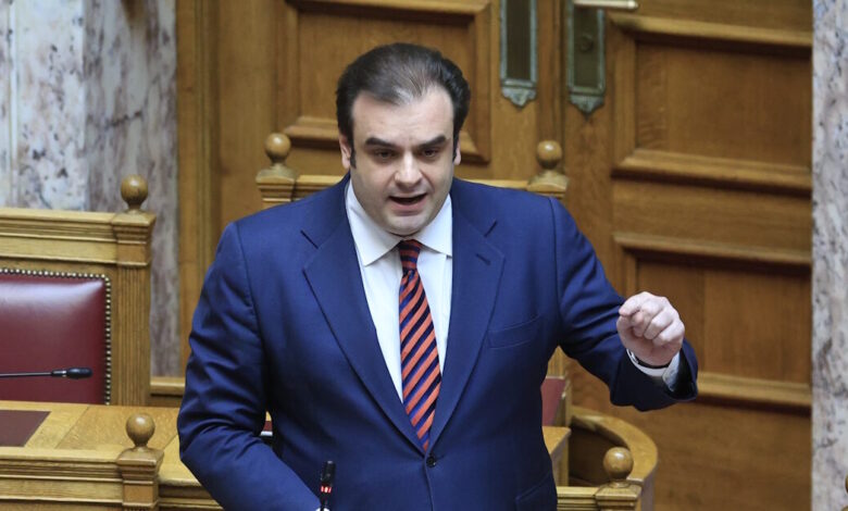 Πιερρακάκης:-Στα-1.600-ευρώ-αυξάνεται-o-ακατάσχετος-λογαριασμός