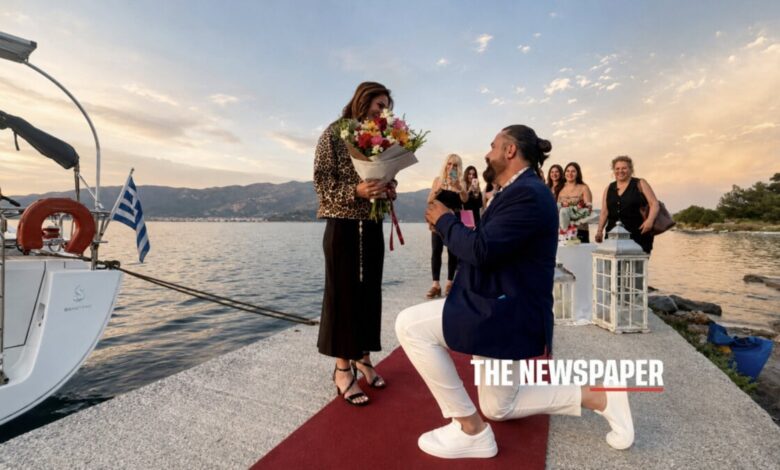 Μαγευτική-πρόταση-γάμου-με-ιστιοπλοϊκό-στον-Βόλο-–-Γονάτισε-στην-προβλήτα-και-της-χάρισε-το-δαχτυλίδι-(φώτο)