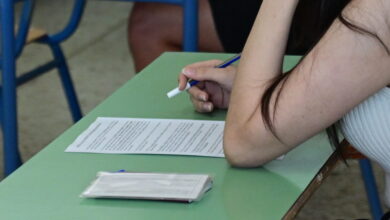 Πανελλήνιες-2026:-Τελευταία-ημέρα-η-Δευτέρα-για-τους-υποψήφιους-των-ΓΕΛ-–-Εξετάζονται-σε-Ιστορία,-Φυσική-και-Οικονομία