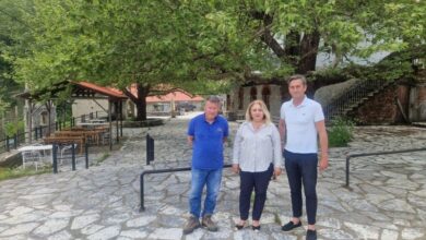 Στις-εργασίες-καθαρισμού-στον-Ασπροπόταμο-η-Χρύσα-Ντιντή