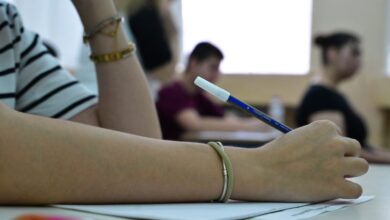 Πανελλήνιες-2026:-Μαθήτρια-«πιάστηκε»-με-κινητό-στο-μάθημα-της-Βιολογίας-και-μηδενίστηκε