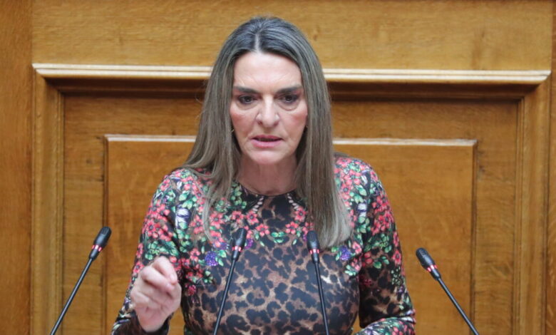 Πέρκα-κατά-Τσίπρα:-Η-ΕΛΑΣ-δεν-είναι-συμπαράταξη,-αλλά-«ενός-ανδρός-αρχή»