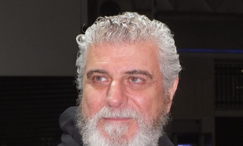 Βλαδίμηρος-Κυριακίδης:-Το-σπίτι-μου-ήταν-ένας-μόνιμος-τσακωμός,-ήταν-δύσκολη-η-σχέση-των-γονιών-μου