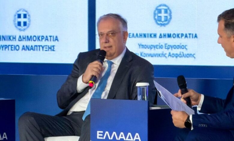 Θεοδωρικάκος:-Στόχος-οι-επενδύσεις-να-ξεπεράσουν-το-21%-του-ΑΕΠ-–-Τι-είπε-για-τουρισμό-και-ναυτιλία