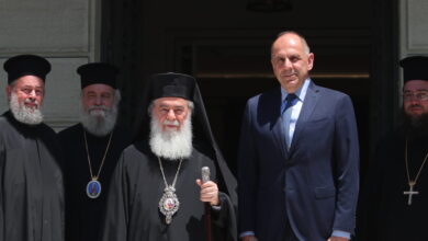 Γεραπετρίτης-προς-Πατριάρχη-Θεόφιλο:-«Τα-δικαιώματα-του-Πατριαρχείου-Ιεροσολύμων-είναι-υπόθεση-όλου-του-Ελληνισμού»