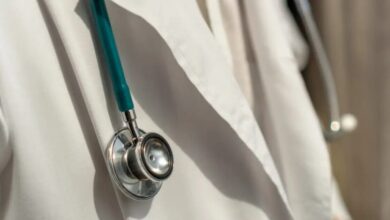 Θεσσαλονίκη:-Γιατρός-θώπευσε-15χρονο-μέσα-σε-διαγνωστικό-κέντρο-–-Δίωξη-σε-βάρος-του-74χρονου