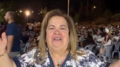 Η-Έφη-Θώδη-τραγούδησε-το-«Αιγαίο»:-«Άννα-Βίσση,-σε-περιμένω-στο-πανηγύρι-μου»