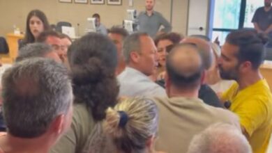Ηλιούπολη:-Σκηνές-«φαρ-ουέστ»-στο-Δημοτικό-Συμβούλιο-–-Αντιδήμαρχοι-και-δημοτικοί-σύμβουλοι-«πιάστηκαν-στα-χέρια»