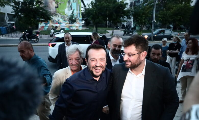 Ζαχαριάδης-«καρφώνει»-Παππά-μετά-τις-αιχμές-για-τον-ρόλο-του-στον-ΣΥΡΙΖΑ:-«Η-δουλειά-μας-δεν-είναι-να-μαλώνουμε-στα-κανάλια»